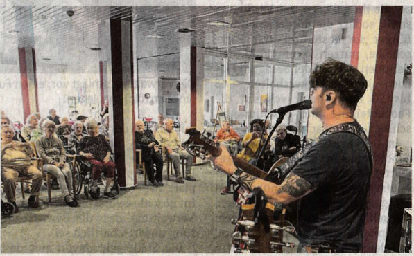 Torsten Eichler sing vor den Senioren